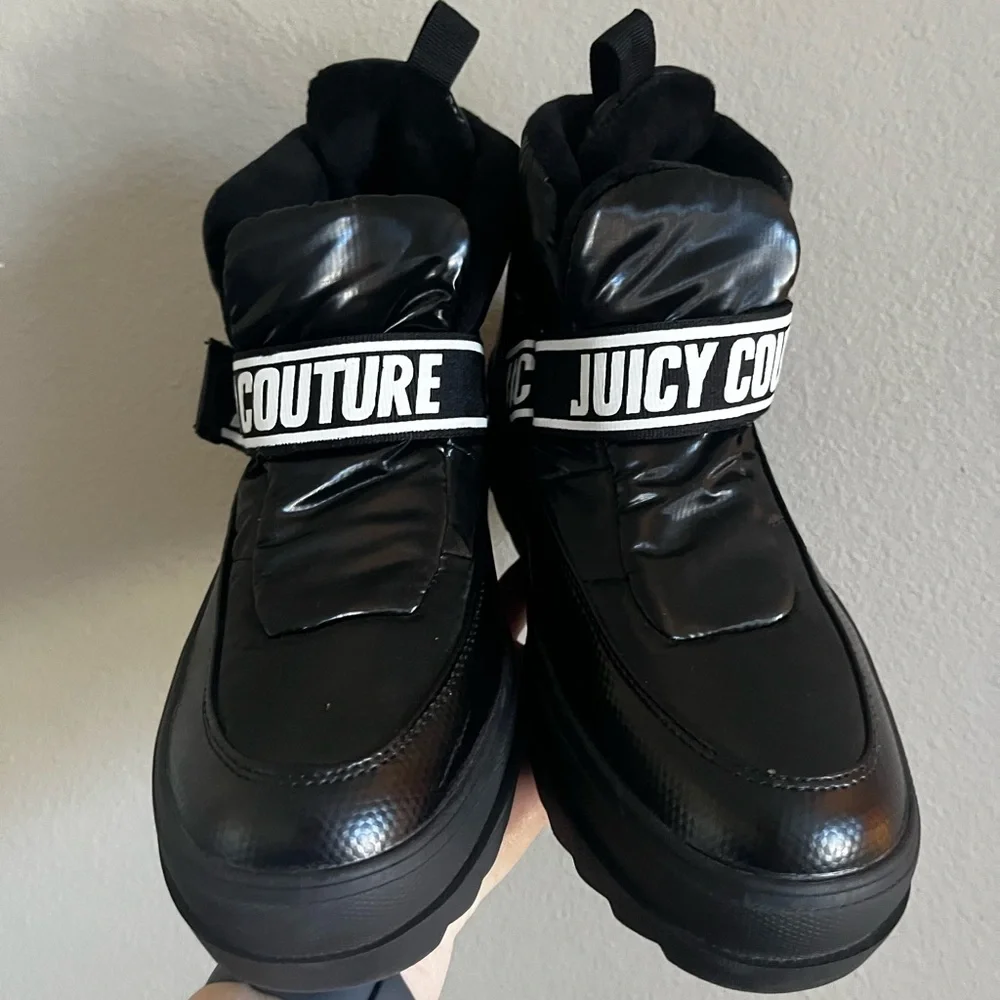 Juicy Couture Veronica black puffer‎ platform winter boots white strap size 8